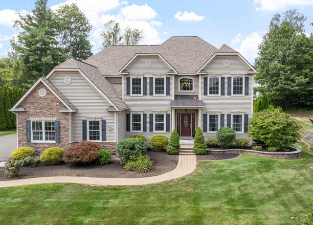 Property at 36 Tipperary Way, Ballston Lake, NY 12019, 4 beds, 3.5 baths