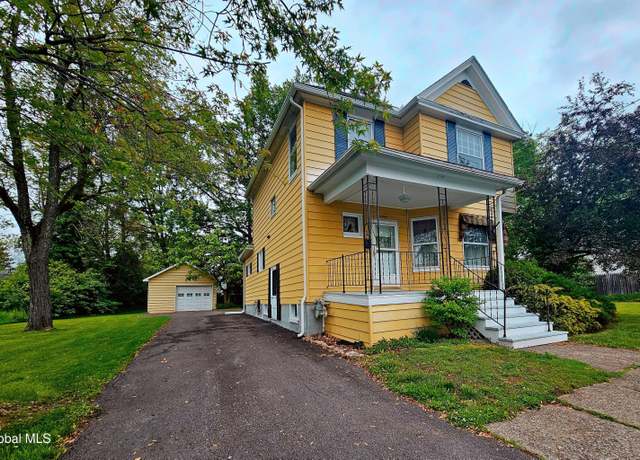 Property at 16 Oakwood Blvd, Hudson, NY 12534, 4 beds, 1.5 baths