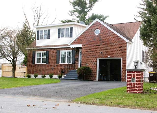 Property at 28 Puritan Dr, Rotterdam, NY 12306, 3 beds, 2 baths