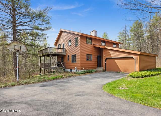 Property at 40 Indian Ladder Dr, Altamont, NY 12009, 4 beds, 2.5 baths