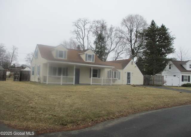 Property at 1014 Circle Dr, Schenectady, NY 12303, 4 beds, 1.5 baths