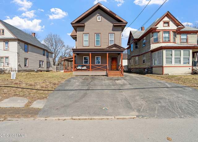 Property at 33 Third Ave, Gloversville, NY 12078, 6 beds, 2 baths