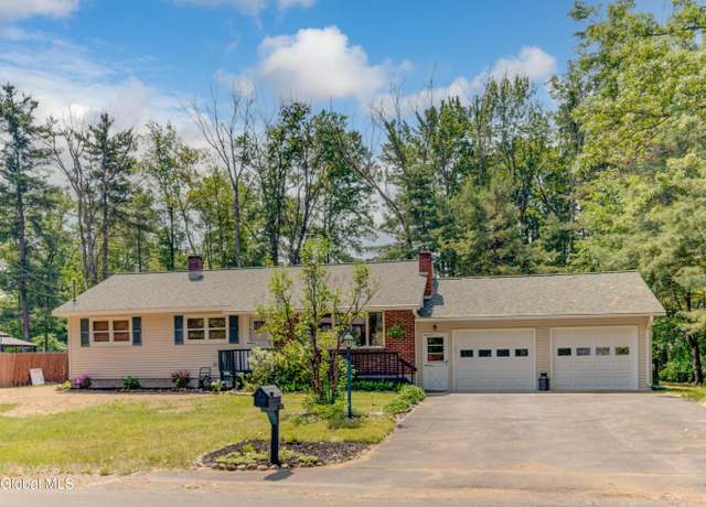 Property at 8 Birchtree Ln, Ballston Spa, NY 12020, 3 beds, 1.5 baths