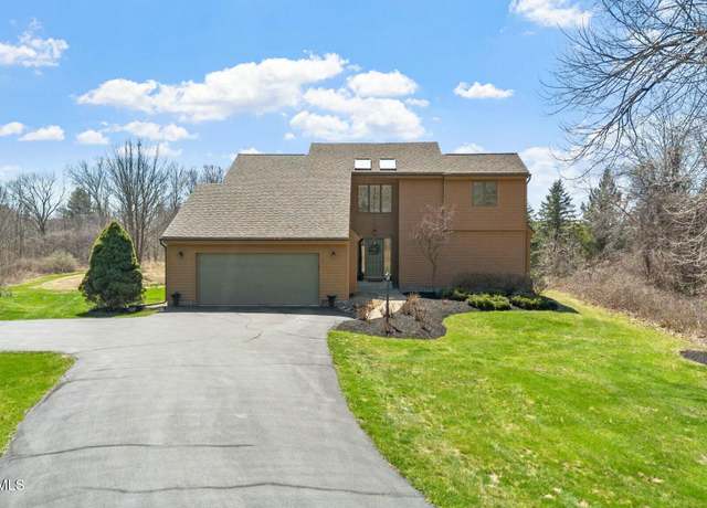 Property at 82 Knapp Rd, Mechanicville, NY 12118, 3 beds, 2.5 baths