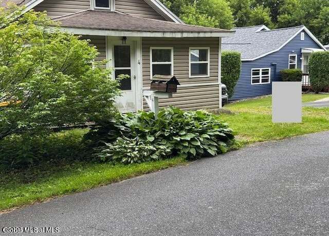 Property at 4 Yates St, Troy, NY 12180, 2 beds, 1 bath