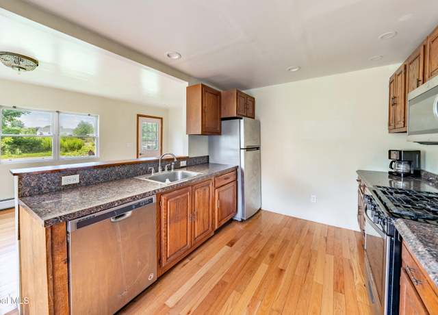 Property at 61 Thatcher St, Selkirk, NY 12158, 3 beds, 2.5 baths
