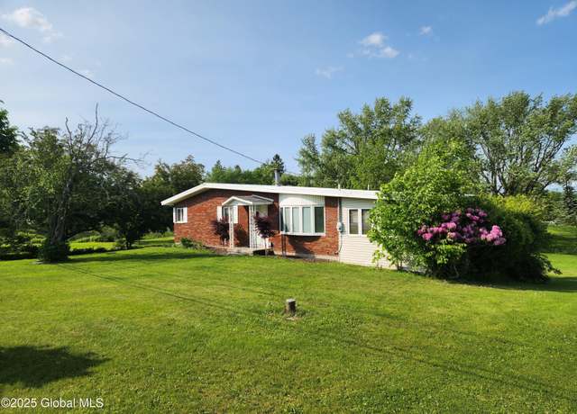 Property at 29 Abbott Dr, Poestenkill, NY 12140, 3 beds, 2 baths