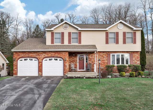 Property at 27 Barrington Ct, Schenectady, NY 12309, 3 beds, 2.5 baths