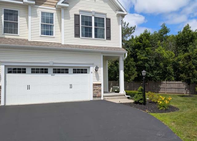 Property at 38 Andriana Ln, Albany, NY 12204, 3 beds, 2.5 baths