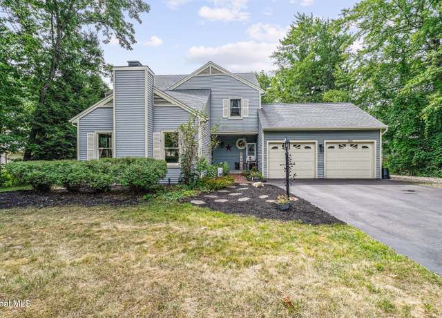 Property at 808 Red Oak Dr, Niskayuna, NY 12309, 3 beds, 2.5 baths