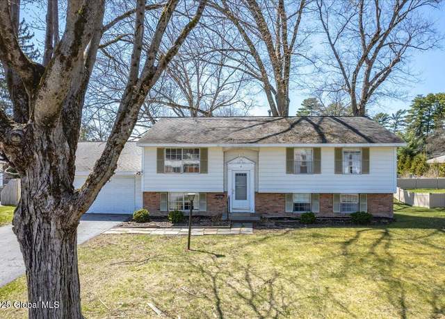 Property at 4 Iroquois Dr, Saratoga Springs, NY 12866, 4 beds, 2.5 baths