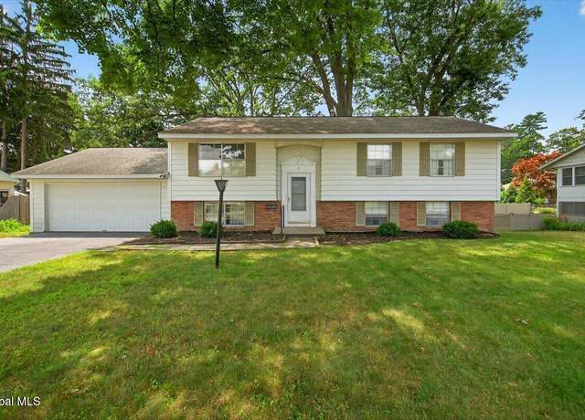 Property at 4 Iroquois Dr, Saratoga Springs, NY 12866, 4 beds, 2.5 baths
