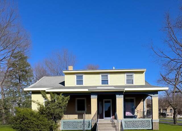 Property at 824 6th Ave, Troy, NY 12182, 4 beds, 1.5 baths