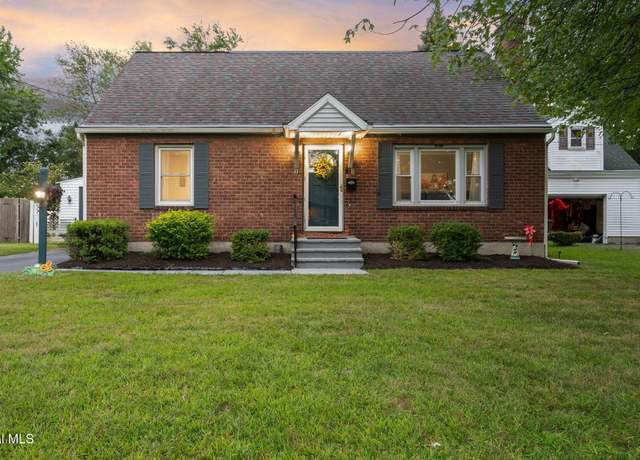 Property at 11 Rapple Dr, Colonie, NY 12205, 4 beds, 2 baths
