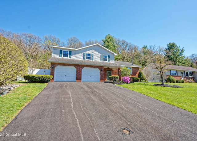 Property at 23 Concord Dr, Niskayuna, NY 12309, 5 beds, 2.5 baths
