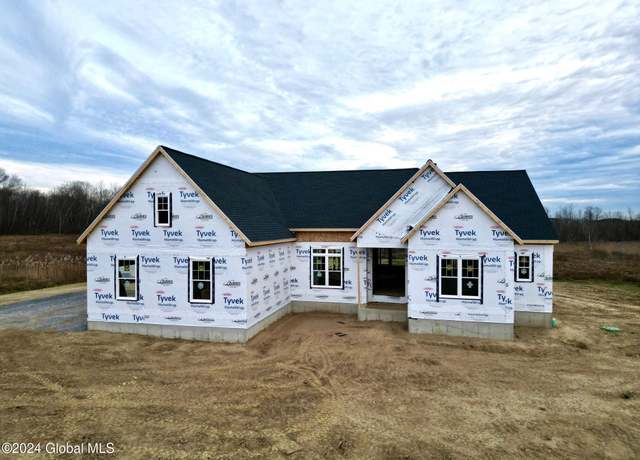 Property at 18 Dahlia Dr, Clifton Park, NY 12065, 4 beds, 2.5 baths