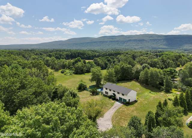 Property at 16 Theresa Ln, Voorheesville, NY 12186, 4 beds, 2.5 baths
