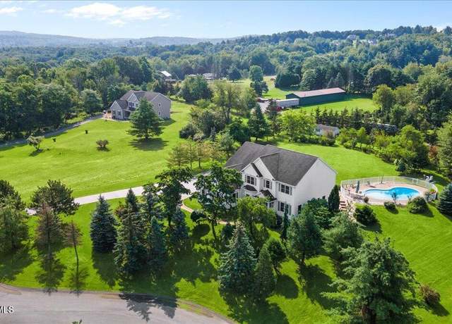 Property at 27 Ponderosa Blvd, East Greenbush, NY 12061, 5 beds, 4.5 baths