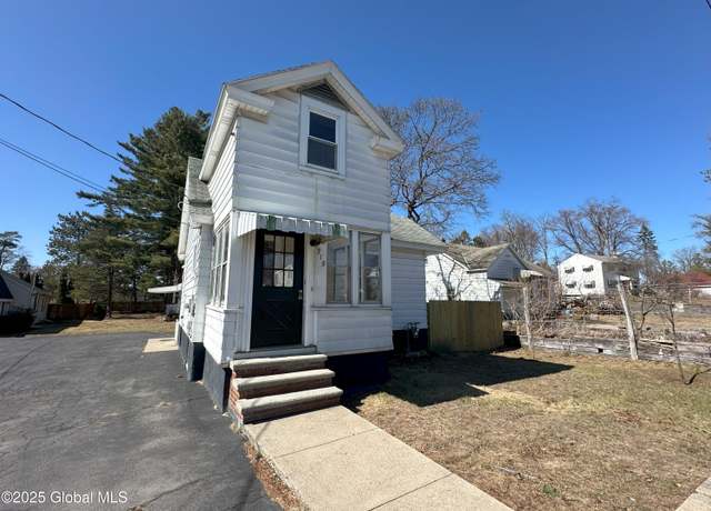 Property at 315 Kings Rd, Schenectady, NY 12304, 2 beds, 1 bath