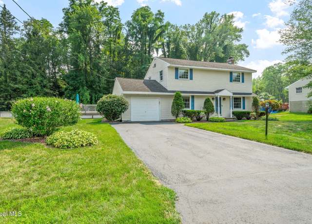 Property at 6 Colonial Dr, Halfmoon, NY 12065, 4 beds, 1.5 baths