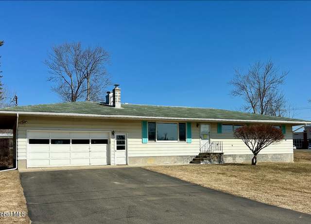 Property at 1 and 3 Oak Hill Dr, Halfmoon, NY 12065, 5 beds, 3 baths