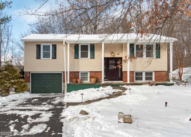 Property at 32 Point View Dr, East Greenbush, NY 12061, 3 beds, 1.5 baths