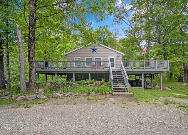 Property at 633 Moore Hill Rd, Stephentown, NY 12168, 3 beds, 1.5 baths