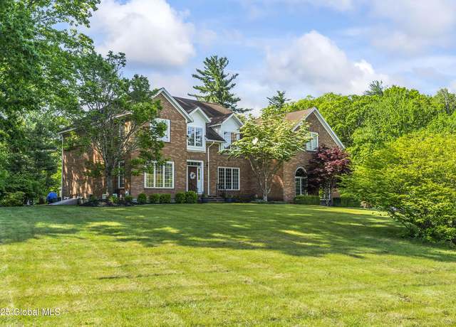 Property at 17 Brendan Ln, Niskayuna, NY 12309, 4 beds, 3.5 baths