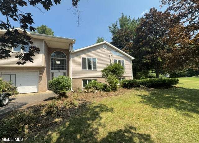 Property at 15 White Birch Ct, Schenectady, NY 12306, 4 beds, 3.5 baths