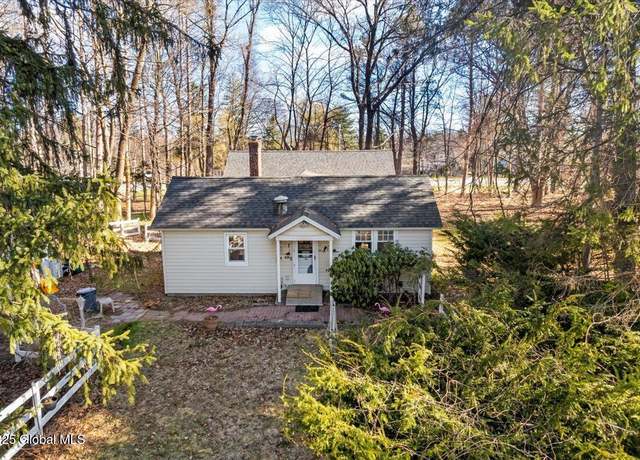 Property at 2760 Troy-schenectady Rd, Niskayuna, NY 12309, 2 beds, 2 baths