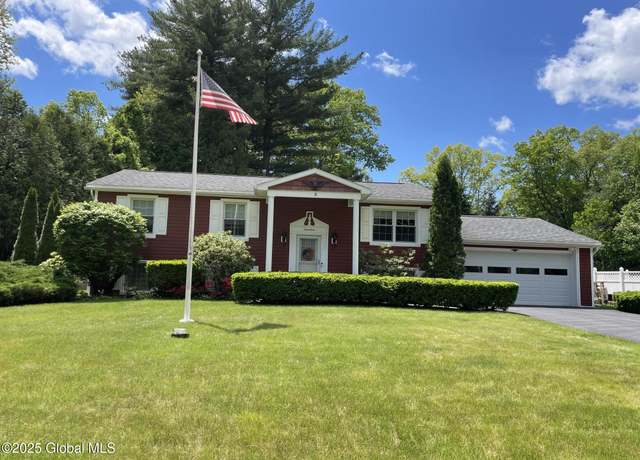 Property at 17 Sylvan Ln, Clifton Park, NY 12065, 3 beds, 1.5 baths