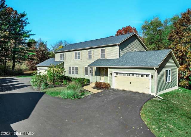 Property at 201 Maple Ave Ext, Schenectady, NY 12302, 8 beds, 4 baths