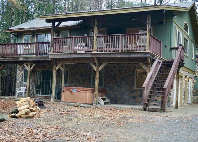 Property at 12 Van Rensselaer Dr, Edinburg, NY 12134, 3 beds, 2 baths