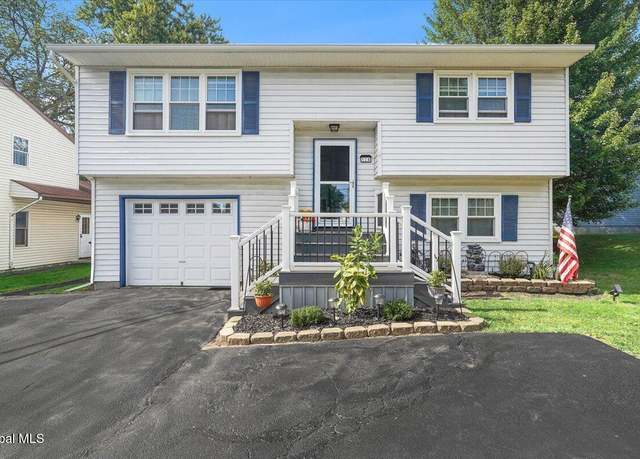 Property at 52A Broadway, Latham, NY 12110, 3 beds, 1.5 baths