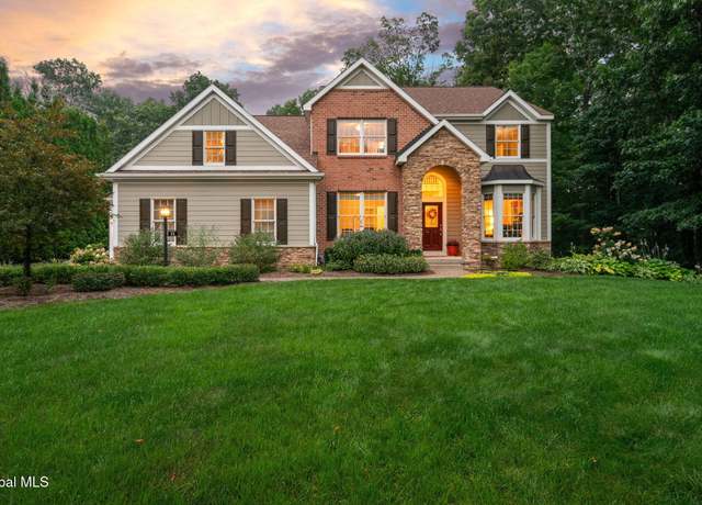 Property at 33 Shelbourne Dr, Halfmoon, NY 12065, 5 beds, 2.5 baths