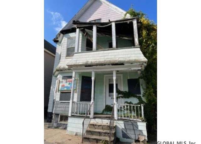 Property at 510 Mumford St, Schenectady, NY 12307, 6 beds, 2 baths
