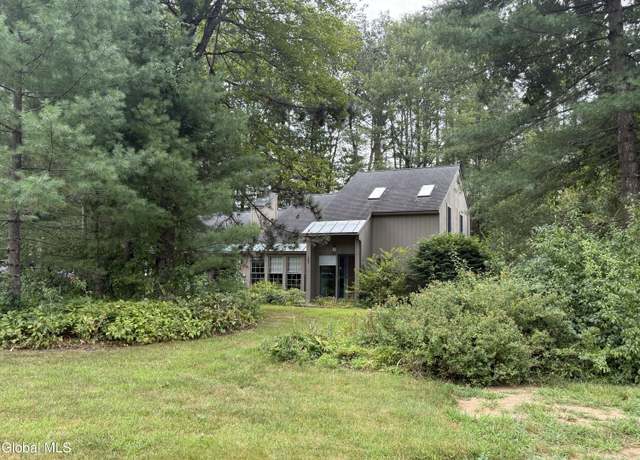 Property at 12 Sand Spurrey Rd, Ballston Spa, NY 12020, 3 beds, 2 baths