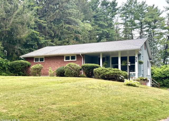 Property at 909 Ash Tree Ln, Schenectady, NY 12309, 3 beds, 2 baths