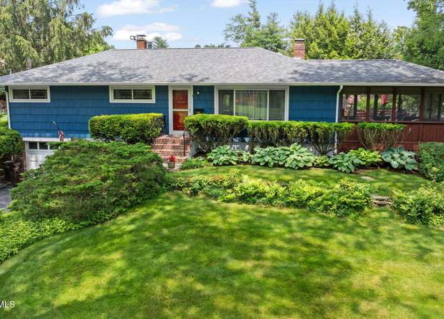 Property at 4 Greenwood Ln, Delmar, NY 12054, 3 beds, 2 baths