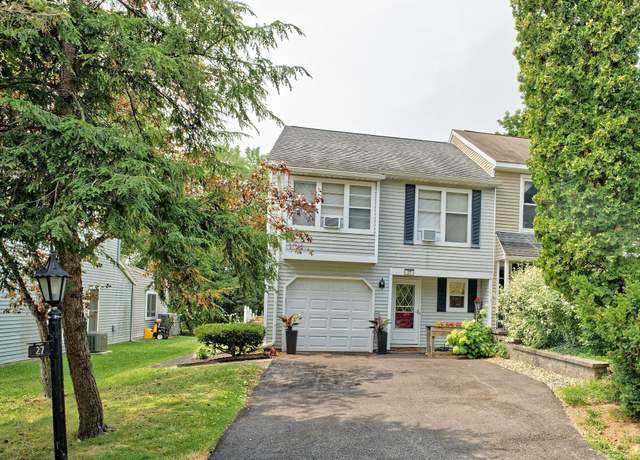 Property at 27 Carriage Rd, Clifton Park, NY 12065, 3 beds, 2.5 baths