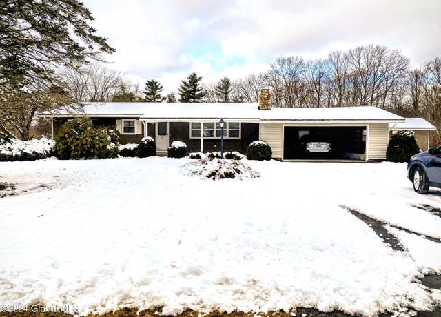 Property at 117 Candlewood Dr, Mayfield, NY 12117, 3 beds, 1.5 baths