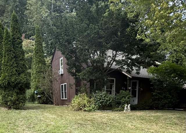 Property at 44 Thimbleberry Rd, Malta, NY 12020, 2 beds, 1.5 baths
