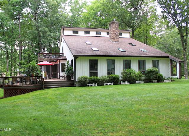 Property at 3 Blueberry Way, Saratoga Springs, NY 12866, 3 beds, 3 baths