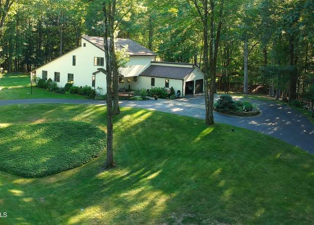 Property at 3 Blueberry Way, Saratoga Springs, NY 12866, 3 beds, 3 baths