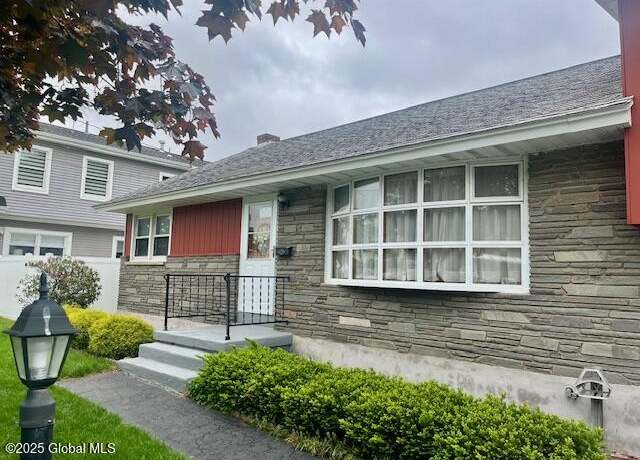 Property at 1385 Fern Ave, Schenectady, NY 12306, 4 beds, 1.5 baths