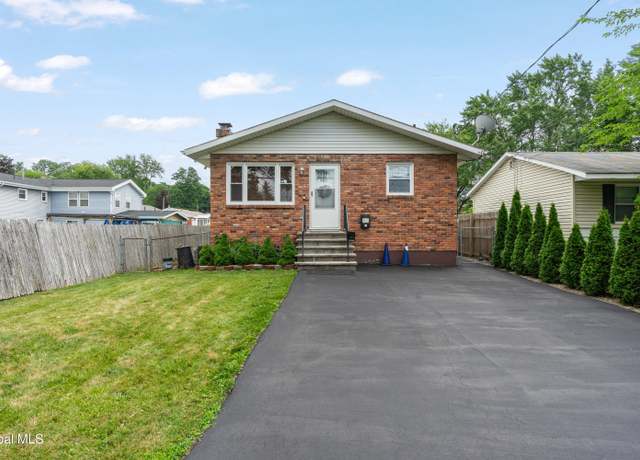 Property at 216 Gifford Rd, Schenectady, NY 12304, 3 beds, 1 bath