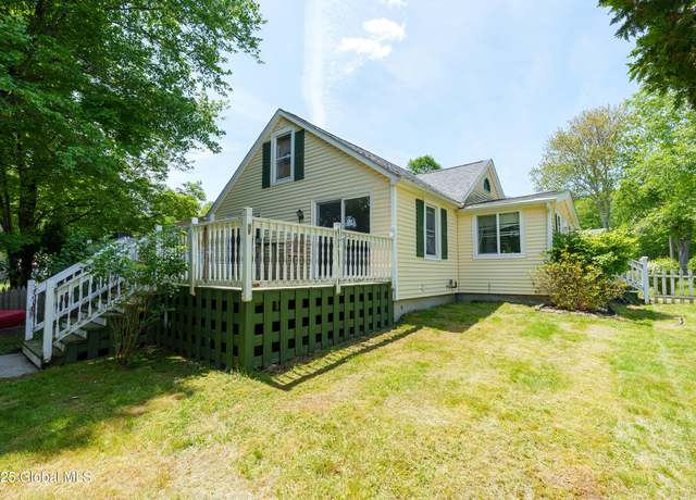 Property at 7 Fairfield Rd, Averill Park, NY 12018, 2 beds, 1 bath