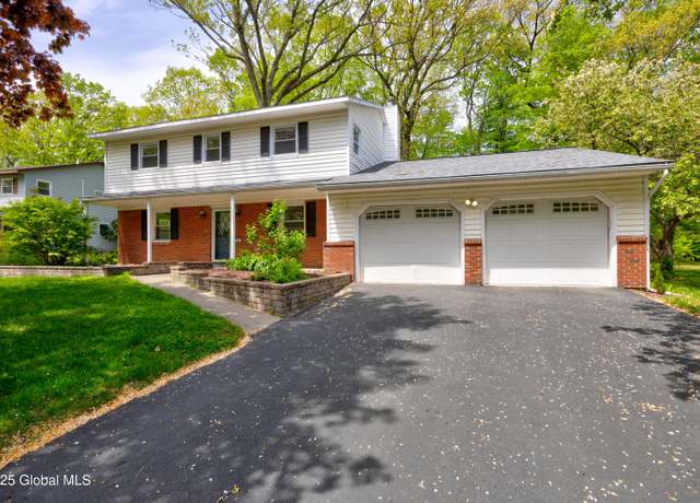 Property at 43 Brookline Dr, Clifton Park, NY 12065, 4 beds, 2.5 baths