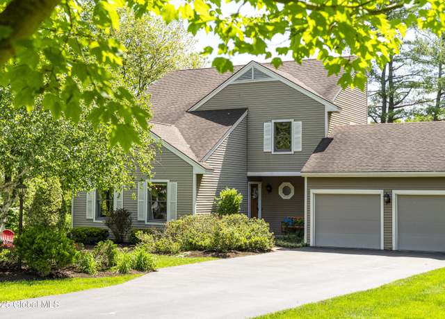 Property at 844 Red Oak Dr, Niskayuna, NY 12309, 4 beds, 3.5 baths