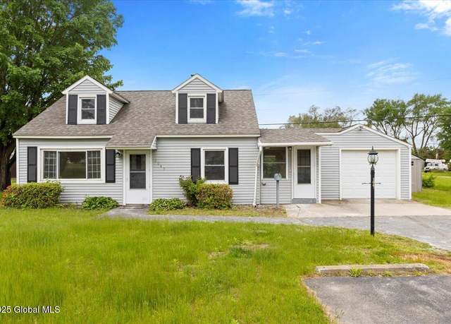 Property at 1043 Inner Dr, Schenectady, NY 12303, 3 beds, 1 bath